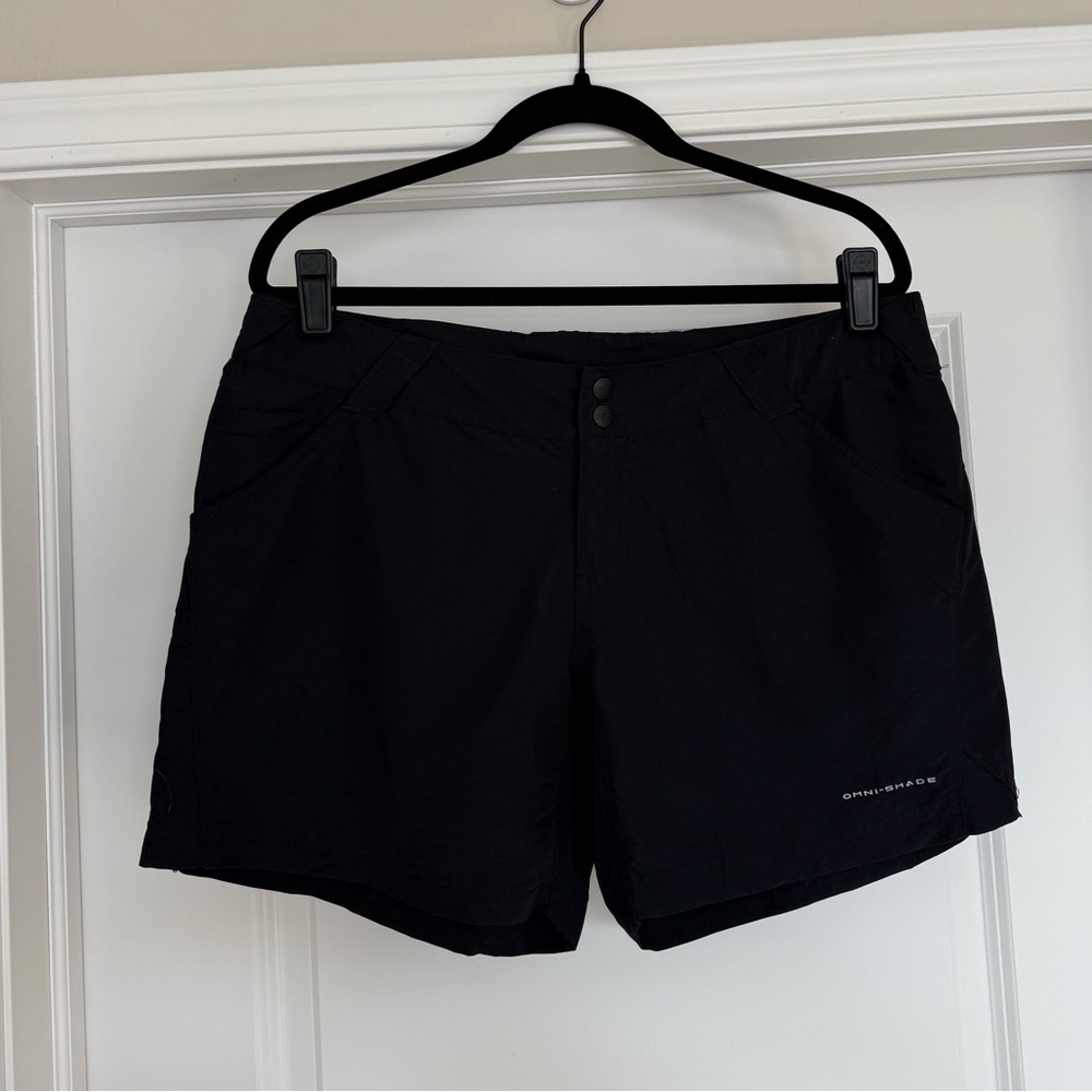Columbia Black Coral Point ll Shorts | L - Picture 4 of 9